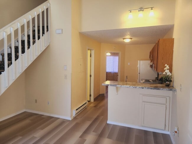 Building Photo - 147 Wellington St