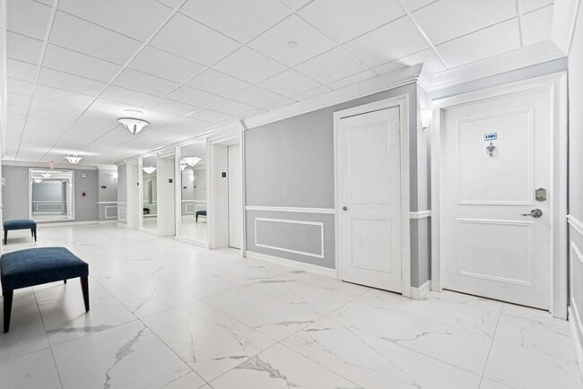 Building Photo - 1 Las Olas Cir