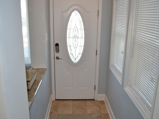 Building Photo - 12 S Franklin Ave