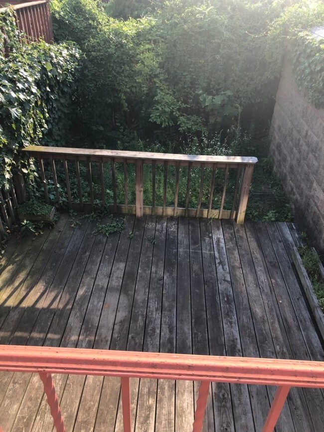 Building Photo - 166 Langham St