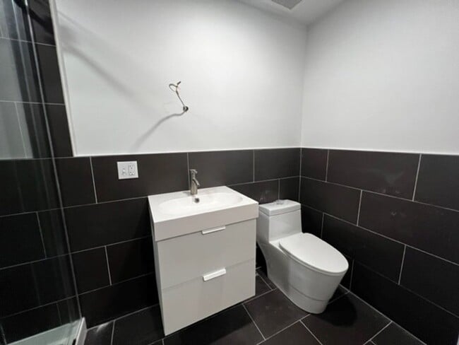 Building Photo - 1610 Rodman St