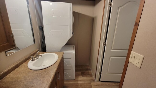 Building Photo - 920 Cedar Village Ln