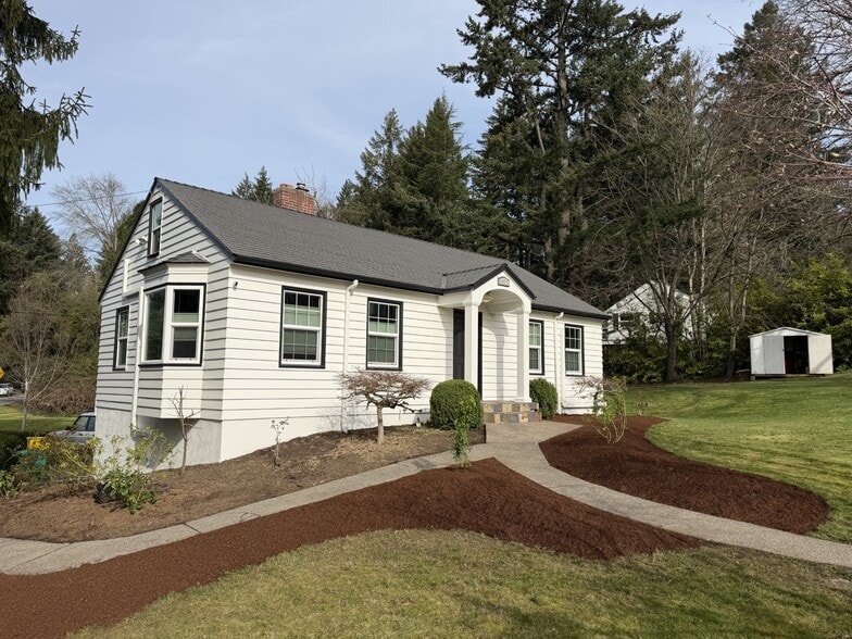 Building Photo - 1815 SW Sunset Blvd