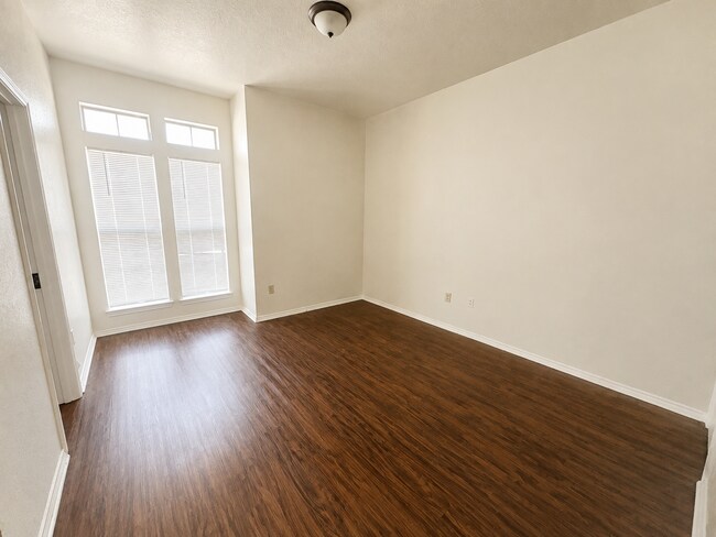 Building Photo - 3125 Tudor Ln