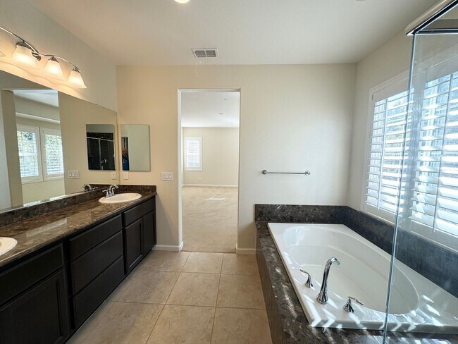 Building Photo - Perfect Shape Single Family Home in Dublin Hills