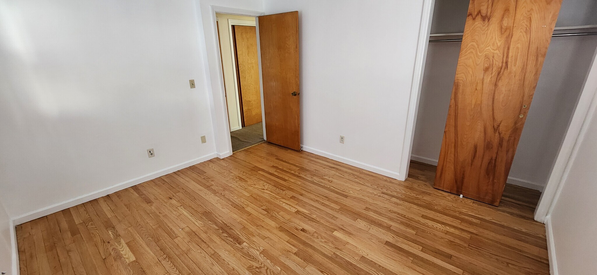 Building Photo - 40 Temple St