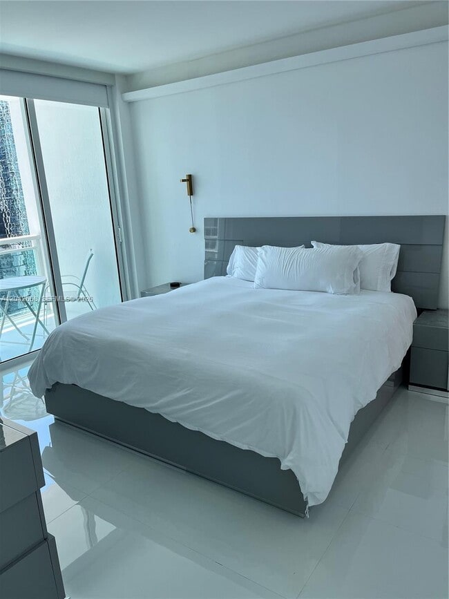 Building Photo - 951 Brickell Ave