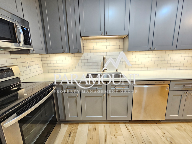 Building Photo - *Price Drop* Serene and Modern 1 Bedroom + Loft Condo in Bremerton!