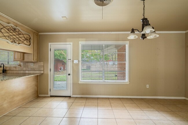 Building Photo - 214 W Strickland St