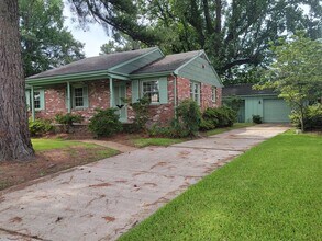 Building Photo - 1003 White Pine Dr