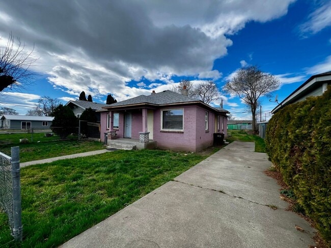 Building Photo - C914