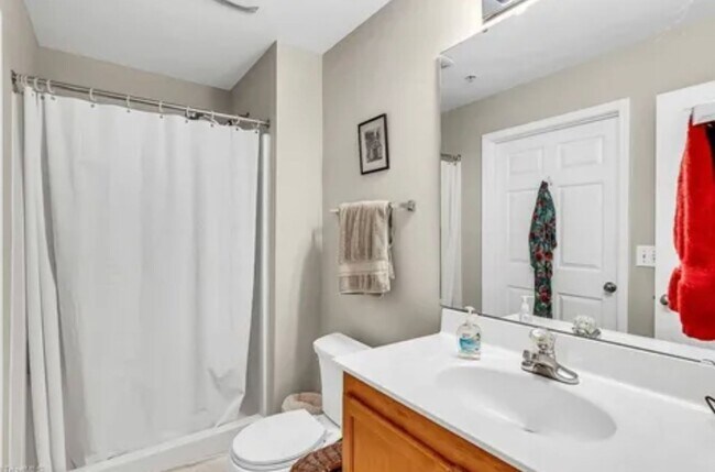 Building Photo - Wonderful updated 2 bedroom 2 bath condo on main level off Battleground ave in NW Greensboro