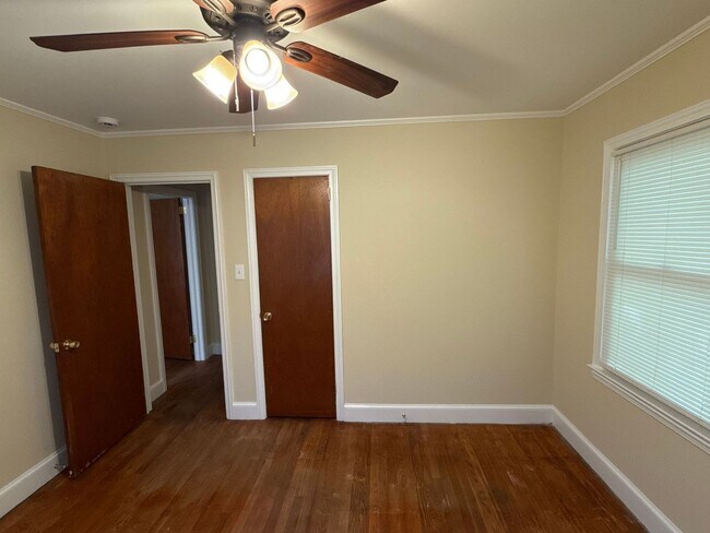 Building Photo - 3-bedroom, 1-bath Brick Home