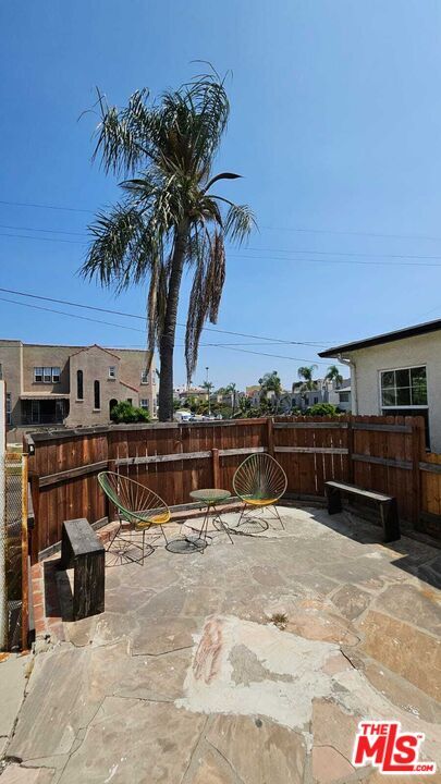 Primary Photo - 2615 Edgehill Dr