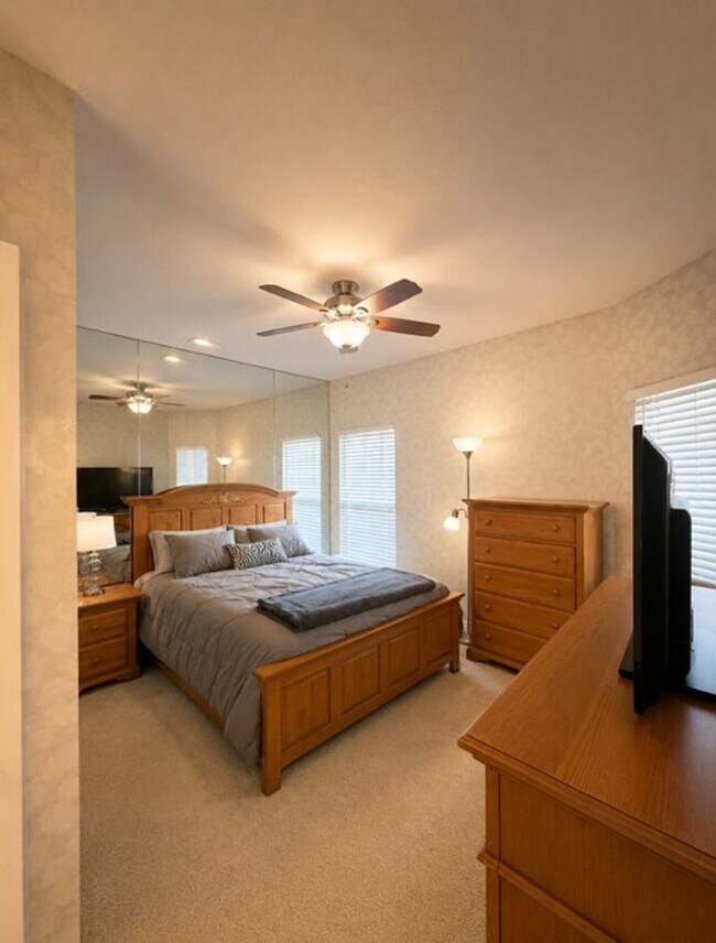 Building Photo - 401 Harbour Point