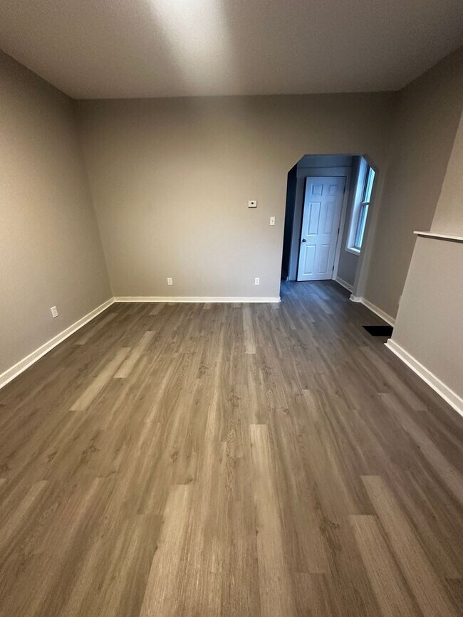 Building Photo - 117-119 Copperfield Ave