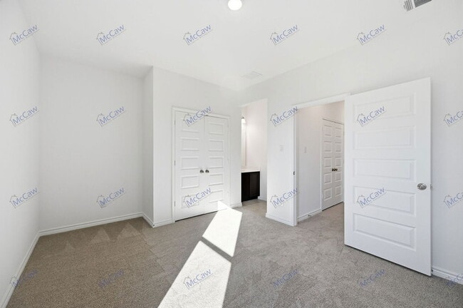 Building Photo - 402 Wrangler Ln