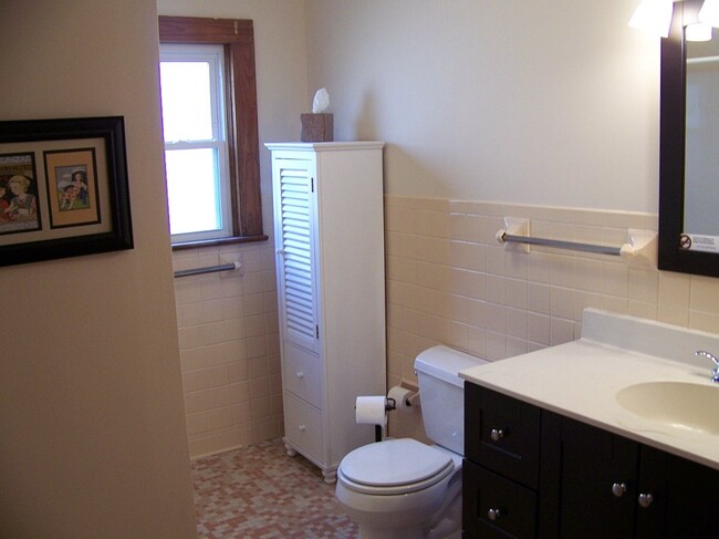 Building Photo - Furnished Two Bedrm, Brick Cottage in Mid-...