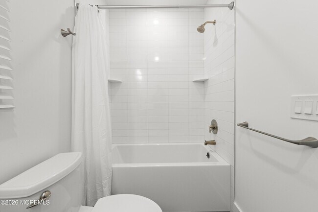 Building Photo - 427 Hoyt St