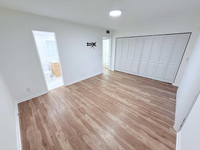 Building Photo - 296 Mansfield G