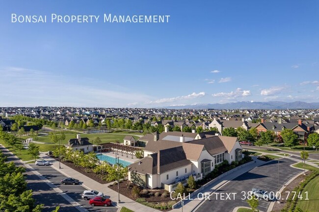 Building Photo - Immaculate Daybreak Townhome