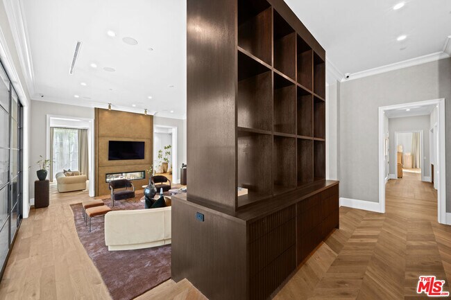 Building Photo - 616 N Alpine Dr