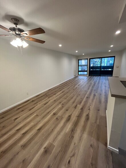 Building Photo - 8650 Gulana Ave