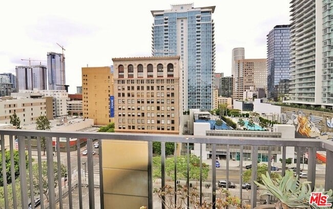 Building Photo - 849 S Broadway