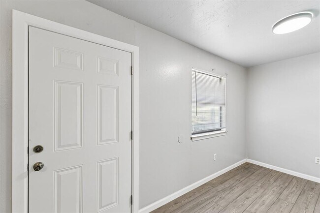 Building Photo - 1401 E St