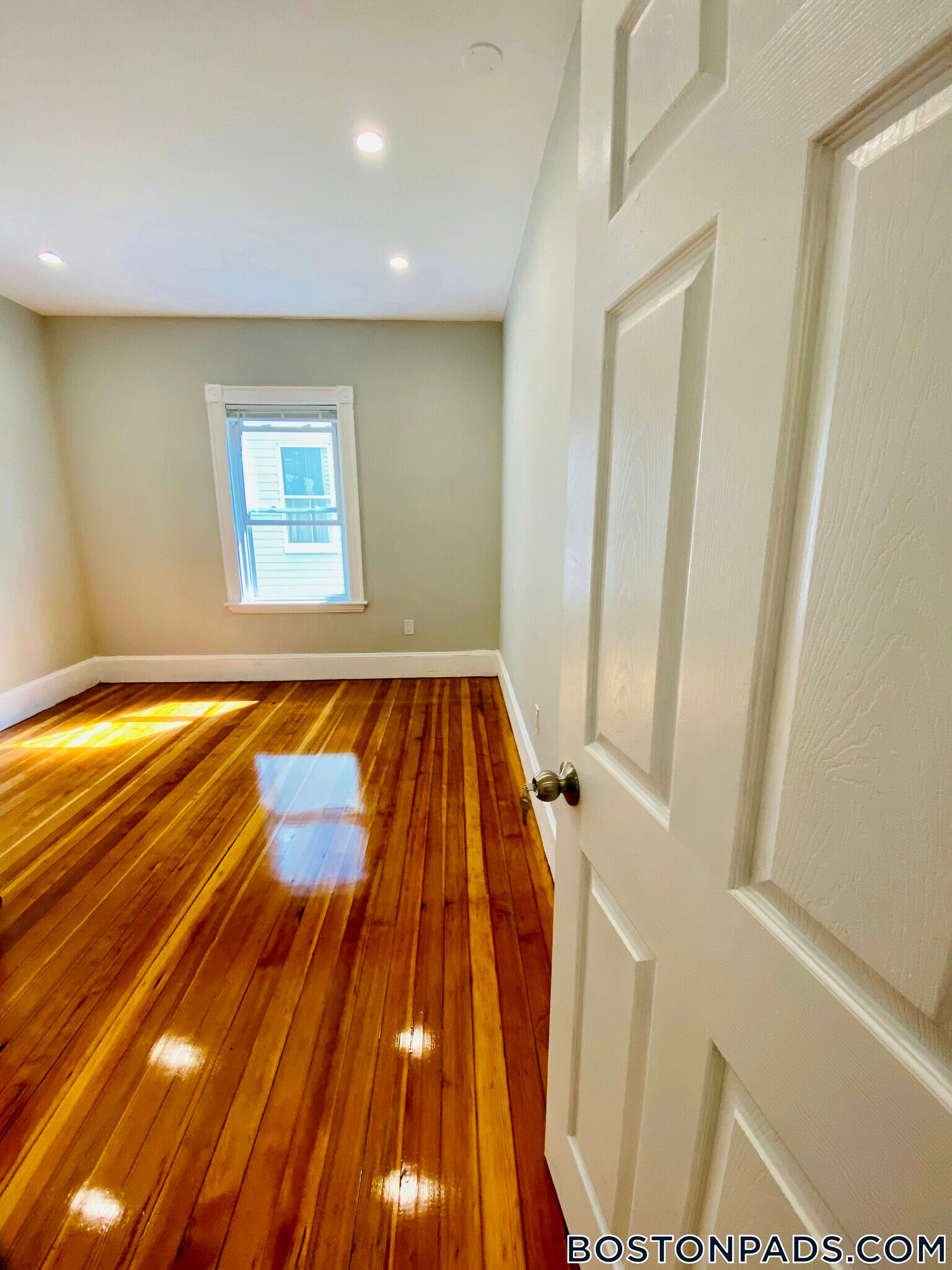 Building Photo - 164 Hyde Park Ave