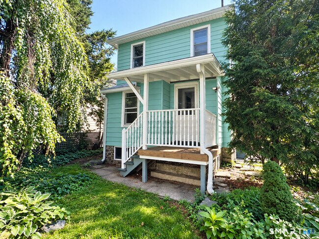 Building Photo - 23 Quintard Ave