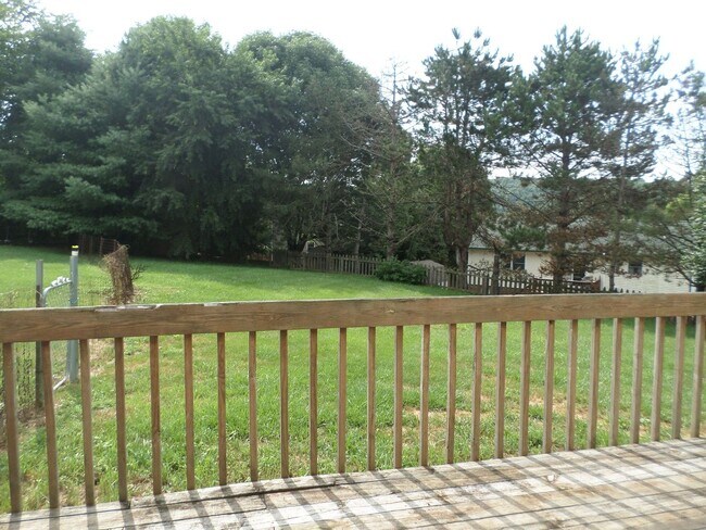 Building Photo - 3 Bedroom 2.5 Bath Duplex