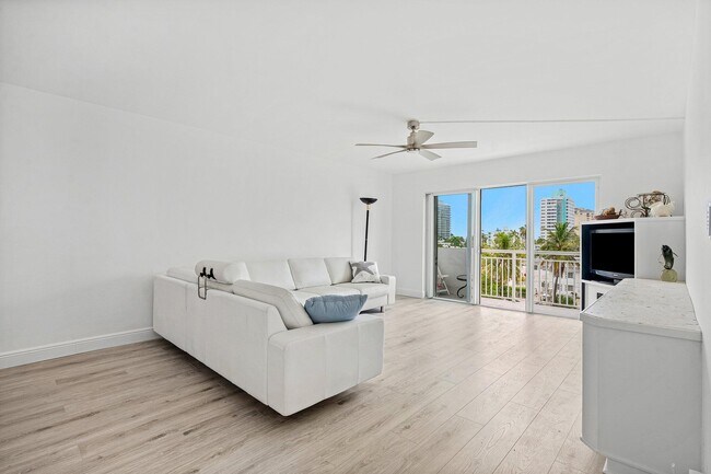Building Photo - 550 Bayshore Dr