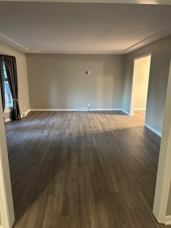 Building Photo - 203 20th Ave N