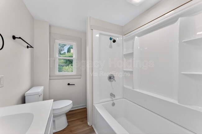 Building Photo - 1527 Farland Ave