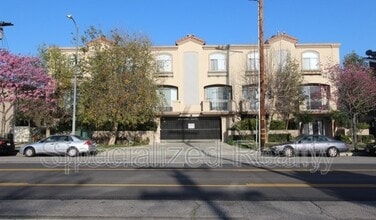 Building Photo - 5716 Whitsett Ave