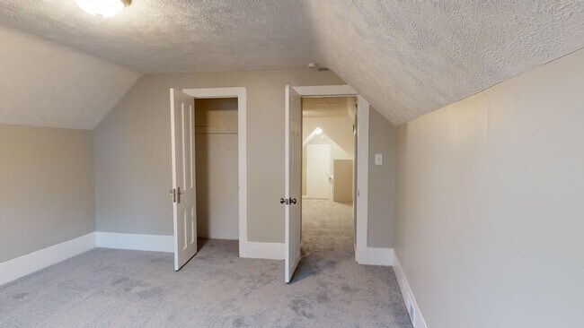 Building Photo - 3218-22 Walton