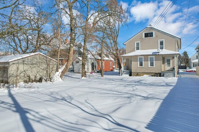 Building Photo - 775-777-777 S 17th St
