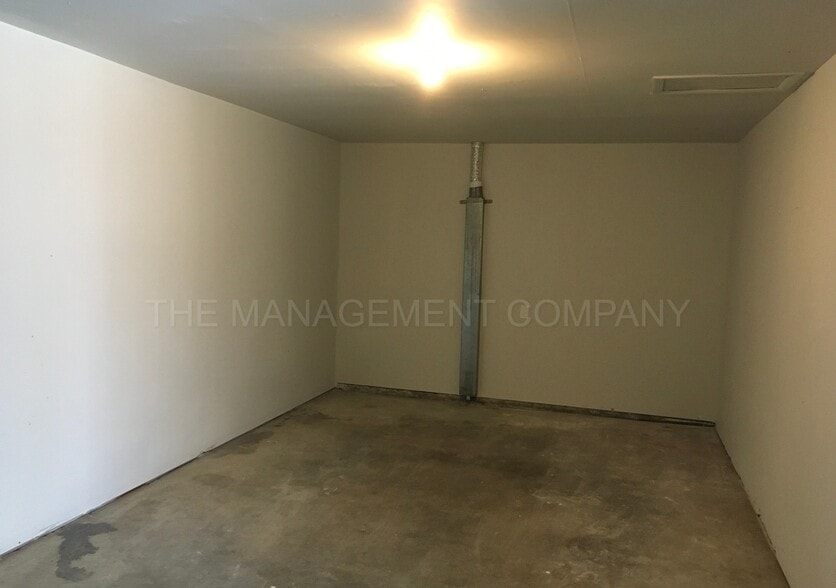 Building Photo - 1949 Alta Dr