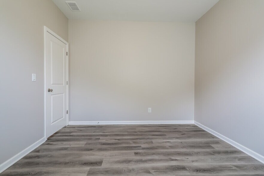 Building Photo - 29 Alexander Ln