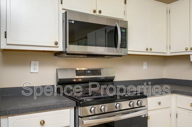 Building Photo - 4863 Kensington Ln