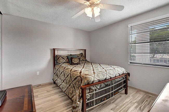 Building Photo - 6025 Balboa Cir