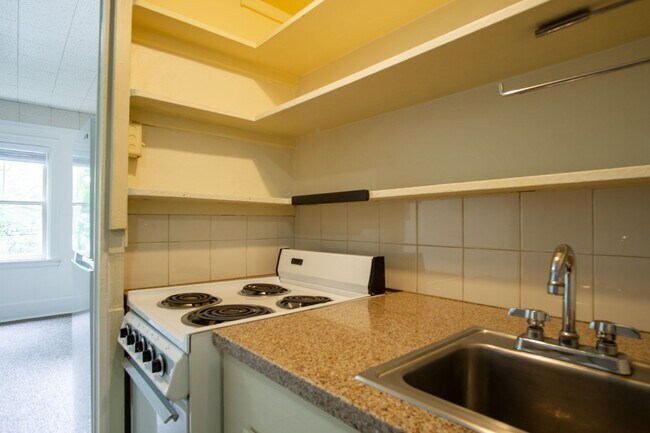 Building Photo - Top Floor Corner Flat in GORGEOUS 1886 Nob...