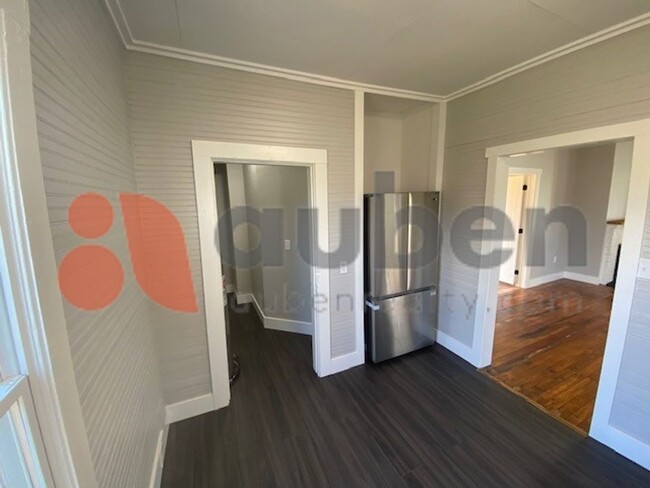 Building Photo - Charming 2 BR 2 BA in St Elmo Leasing Spec...