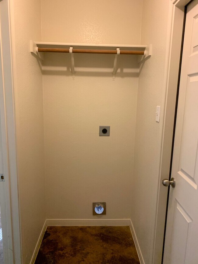 Building Photo - 4 Bdrm 2.25 Bath in Copperas Cove