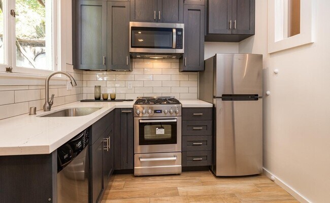 Building Photo - 7 Panoramic Way