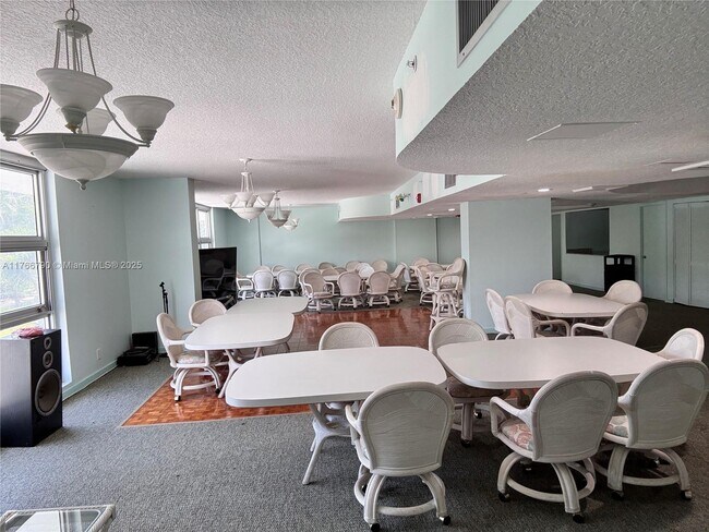 Building Photo - 531 N Ocean Blvd