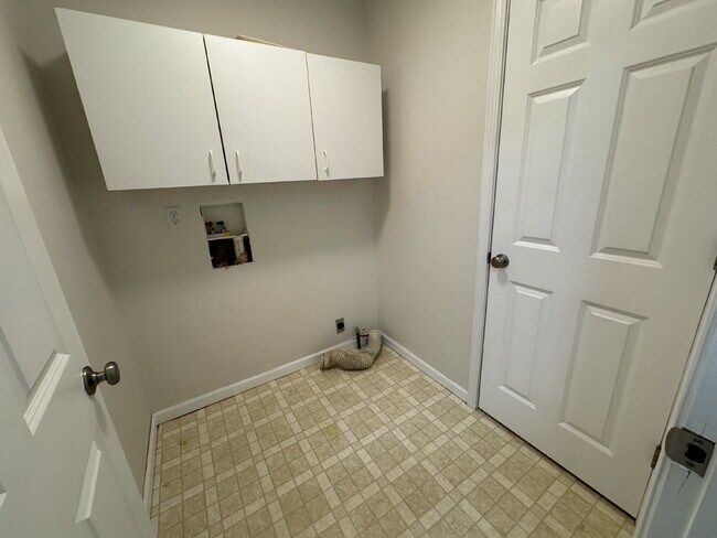 Building Photo - 4 Bedrooms, Big Yard & Top Schools – Don’t Miss This Chatham Beauty!