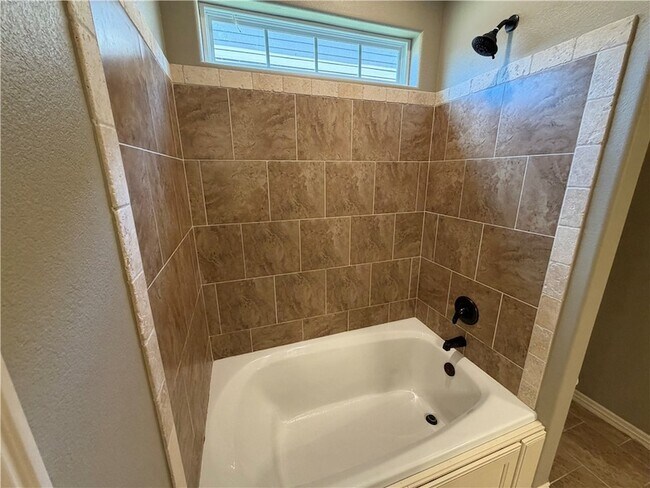Building Photo - 537 N Keats Dr