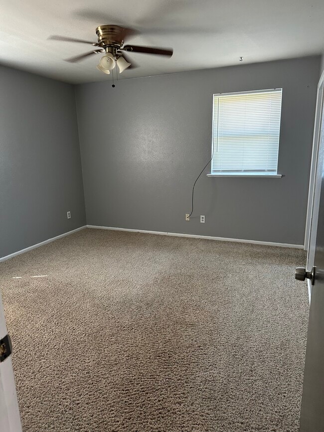 Building Photo - 4034 Hooper Dr